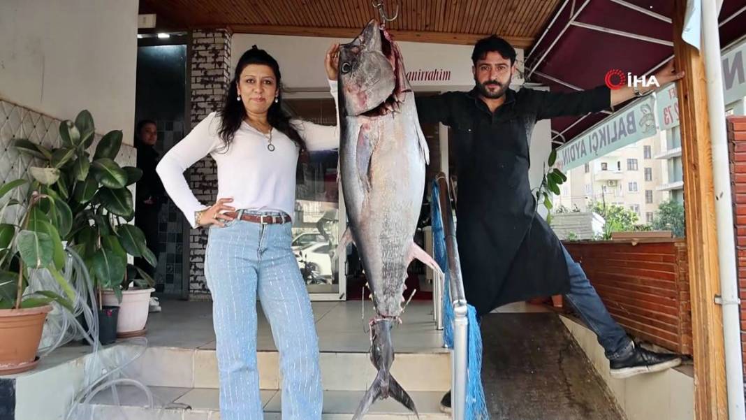 İnsan boyunda dev balık, görenlere küçük dilini yutturdu! O kentte sergileniyor 10